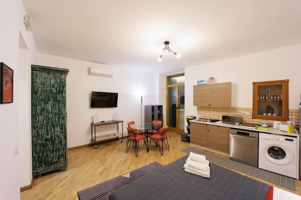 Dante For Group And Family By Houseinnaples Apartment Naples
