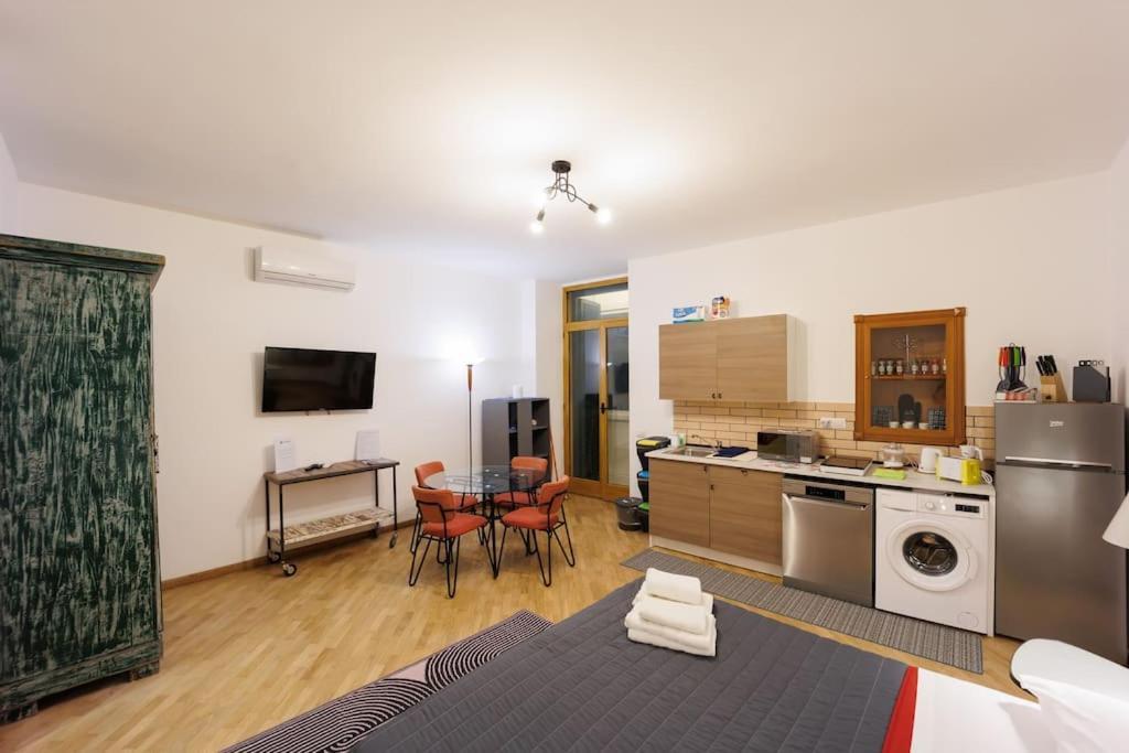 Dante For Group And Family By Houseinnaples * Naples