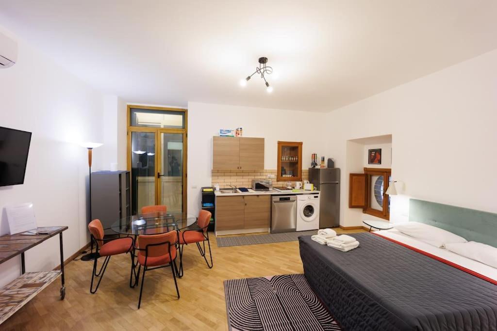 Apartment Dante For Group And Family By Houseinnaples Naples