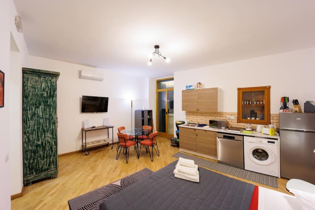 Dante For Group And Family By Houseinnaples * Naples